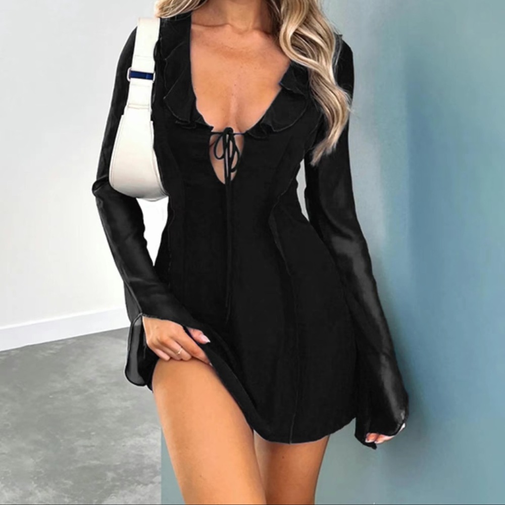 BRAND NEW! Cute ruffles🤍